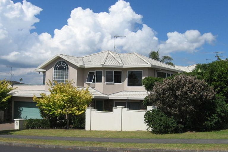 Photo of property in 1/21 Whiting Grove, West Harbour, Auckland, 0618