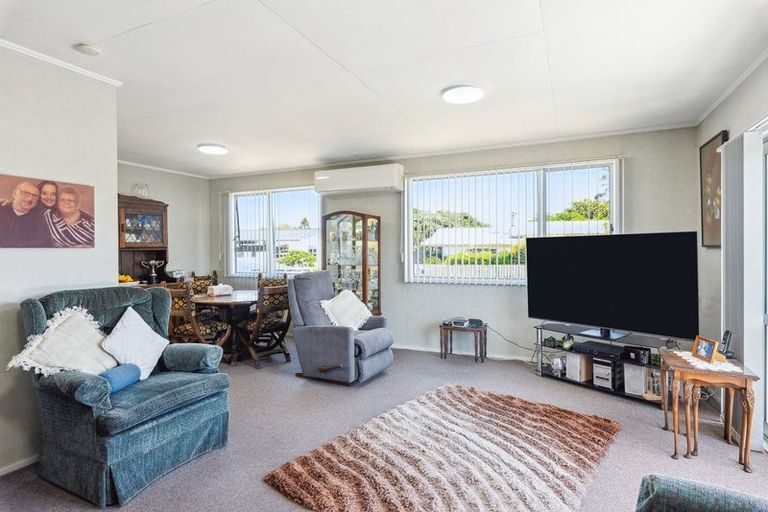 Photo of property in 4 Elder Grove, Paraparaumu, 5032