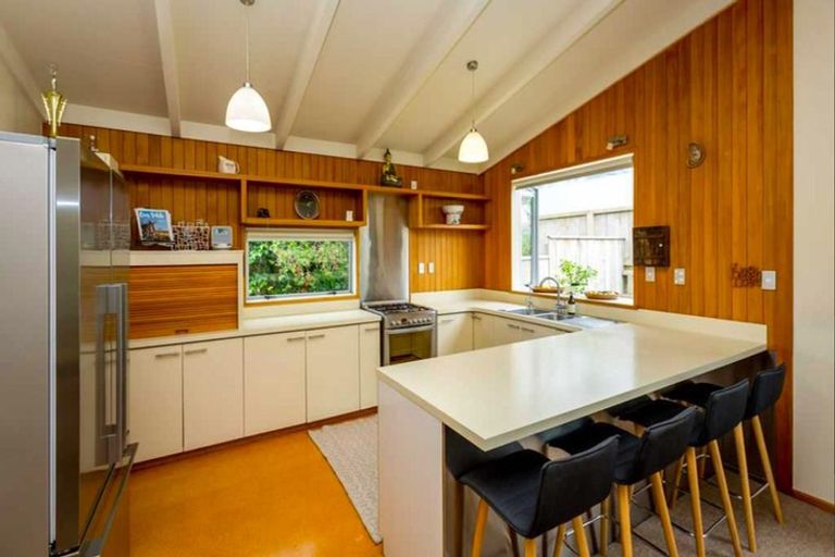 Photo of property in 11 Handley Place, Glen Avon, New Plymouth, 4312