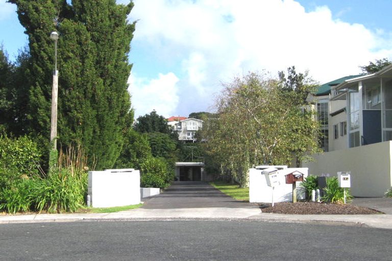 Photo of property in 1/11 Garmons Way, Castor Bay, Auckland, 0620