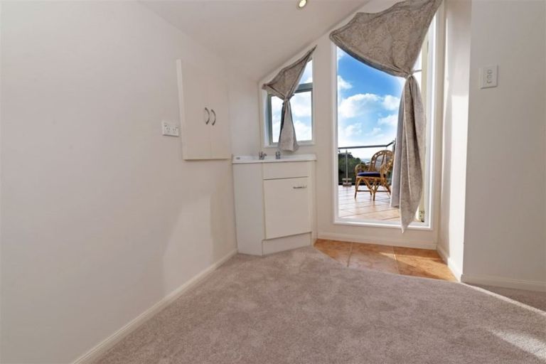 Photo of property in 2/89 Aberdeen Road, Castor Bay, Auckland, 0620