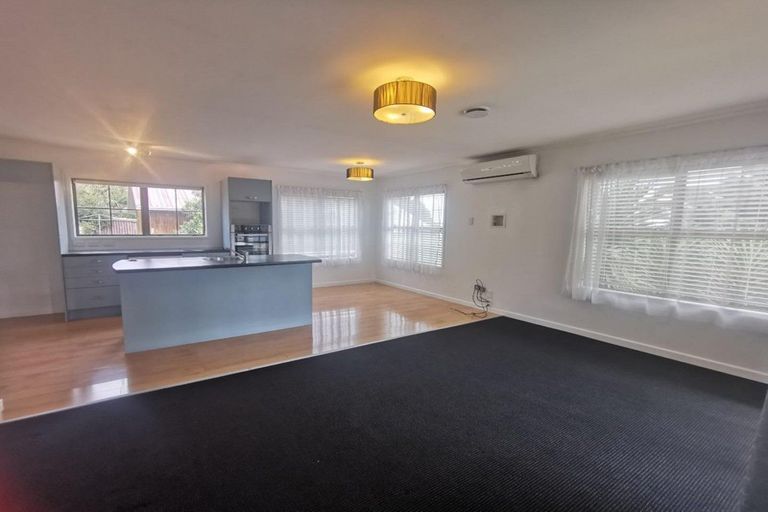Photo of property in 17 Palmetto Place, Goodwood Heights, Auckland, 2105