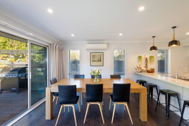 Photo of property in 16 Flaxgrove Place, Parklands, Christchurch, 8083