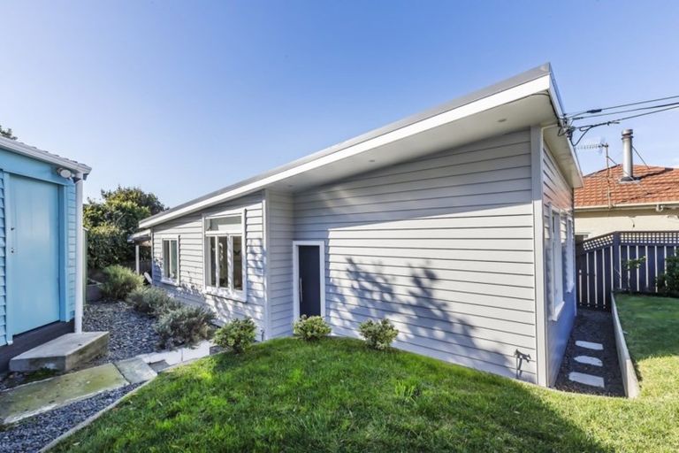Photo of property in 203 Sutherland Road, Lyall Bay, Wellington, 6022