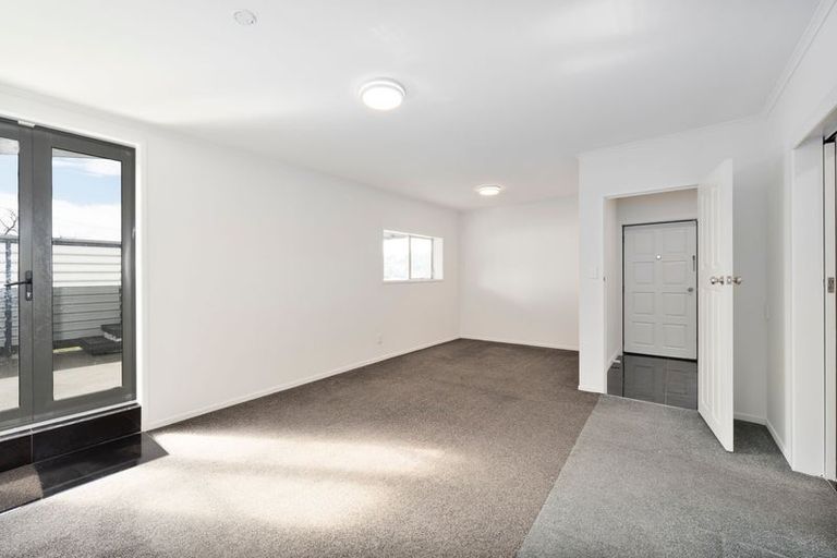 Photo of property in 3 Spargo Road, Massey, Auckland, 0614