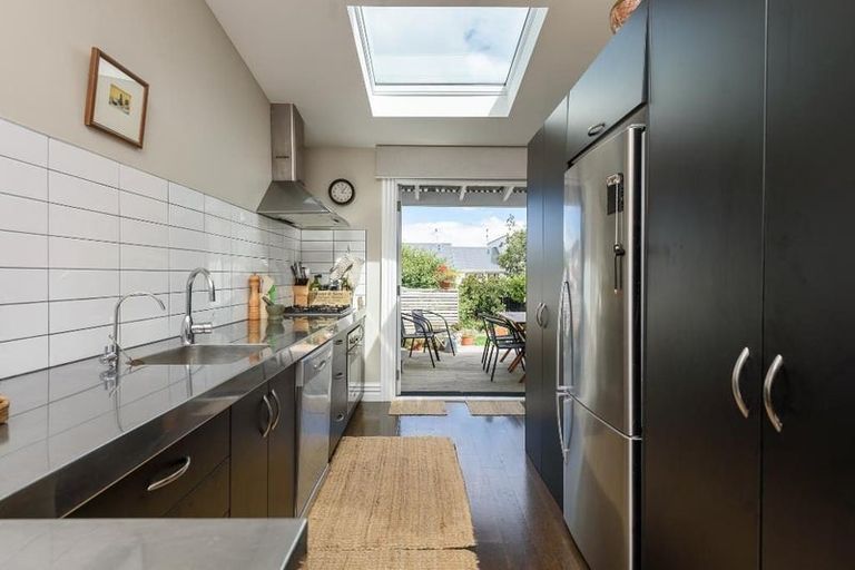 Photo of property in 61 Te Wharepouri Street, Berhampore, Wellington, 6023