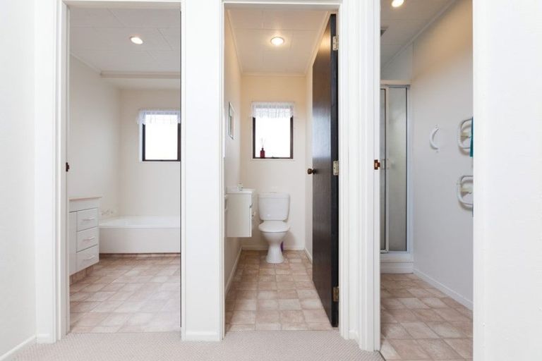 Photo of property in 40 Bayly Road, Moturoa, New Plymouth, 4310