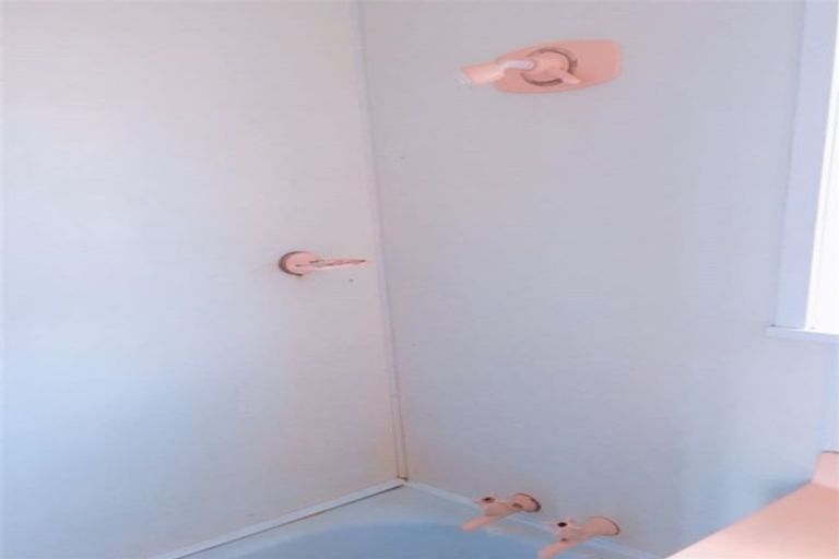 Photo of property in 206b Henderson Valley Road, Henderson, Auckland, 0612