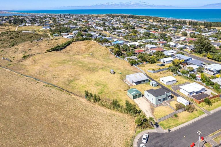 Photo of property in 6 Kamahi Street, Castlecliff, Whanganui, 4501