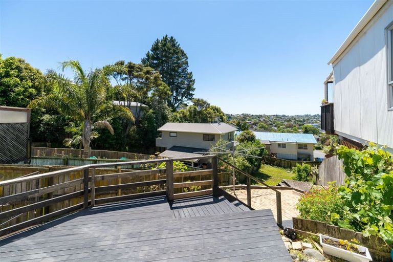 Photo of property in 1/597 Glenfield Road, Totara Vale, Auckland, 0629