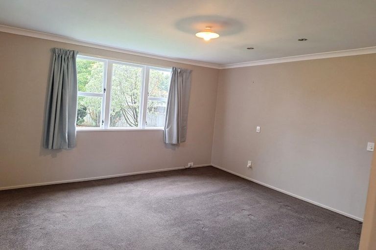 Photo of property in 15 Savage Crescent, Upper Hutt Central, Upper Hutt, 5018