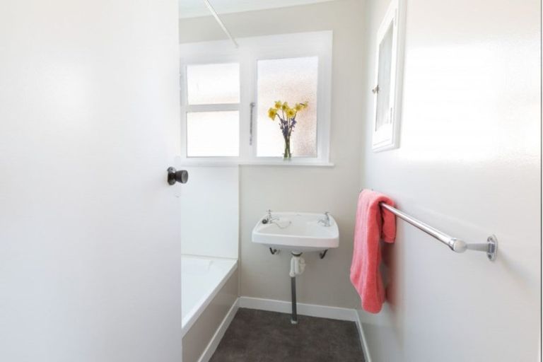 Photo of property in 9 Morere Street, Titahi Bay, Porirua, 5022