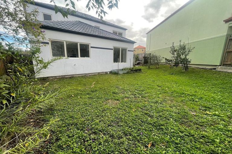 Photo of property in 3 Dainton Place, New Lynn, Auckland, 0600