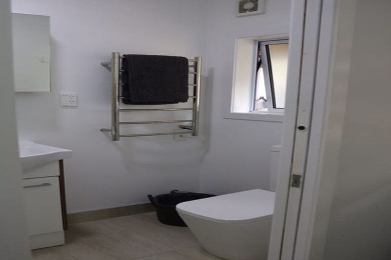 Photo of property in 18 Dunstall Place, Mangere Bridge, Auckland, 2022