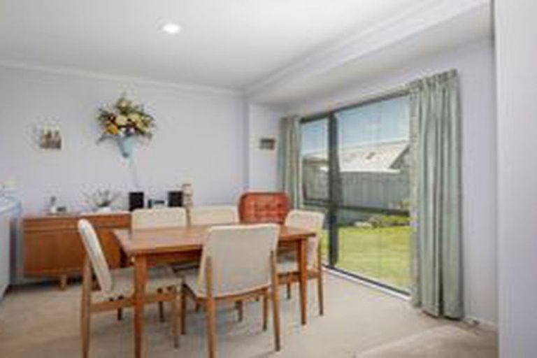 Photo of property in Rangeview Villas, 41/9 Fuller Close, Levin, 5510