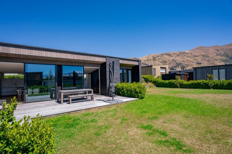 Photo of property in 28 Stackbrae Avenue, Wanaka, 9305