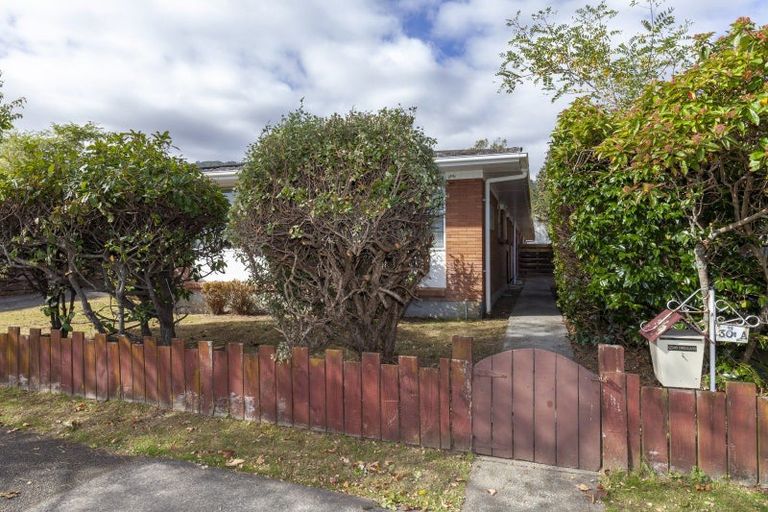 Photo of property in 30a Rewarewa Crescent, Waikanae, 5036