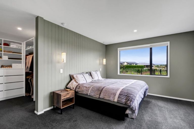 Photo of property in 8 Ponga Place, Highlands Park, New Plymouth, 4312