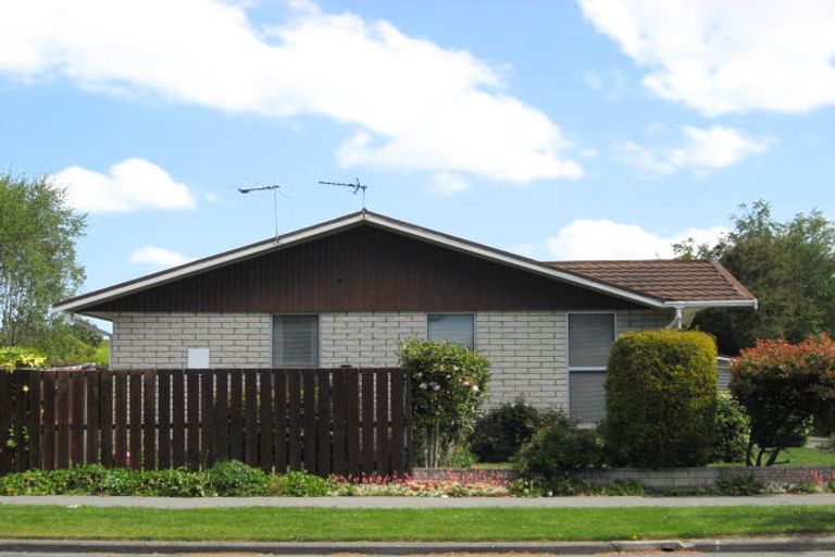 Photo of property in 1/41 Ambleside Drive, Burnside, Christchurch, 8053