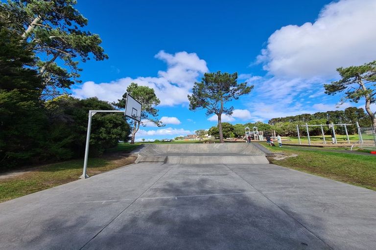 Photo of property in 3a Seacrest Drive, West Harbour, Auckland, 0618