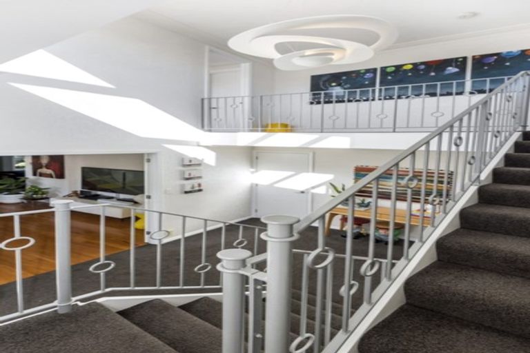 Photo of property in 2 Pleasant Place, Mellons Bay, Auckland, 2014