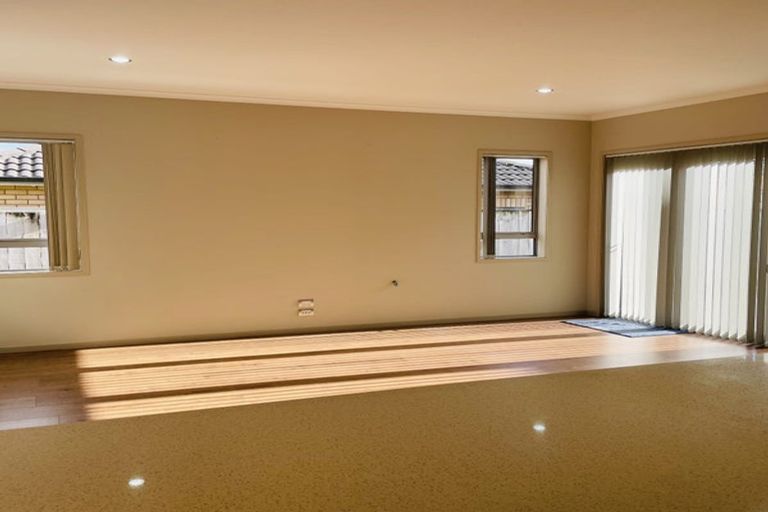 Photo of property in 23 Horizon Road, Oteha, Auckland, 0632