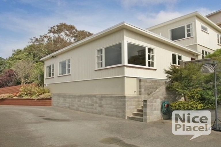 Photo of property in 64 Eden Street, Island Bay, Wellington, 6023