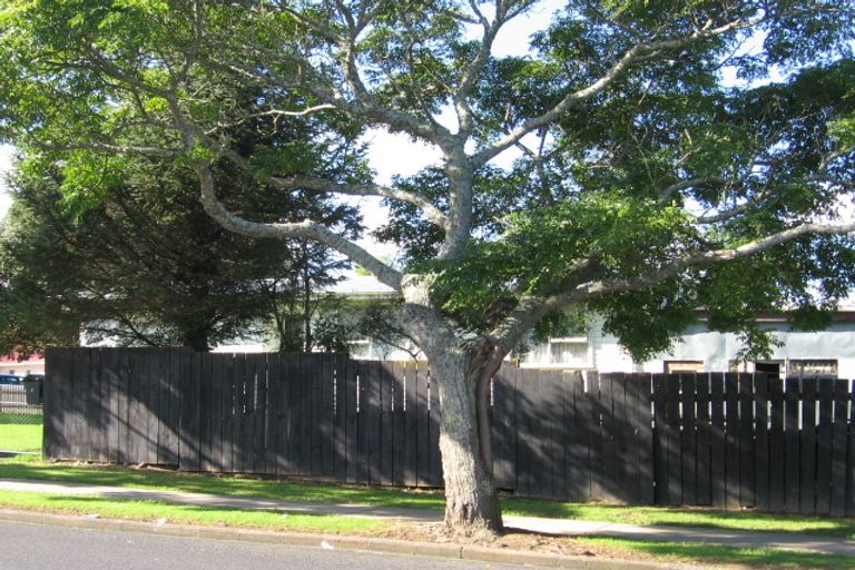 Photo of property in 2 Othello Drive, Clover Park, Auckland, 2023