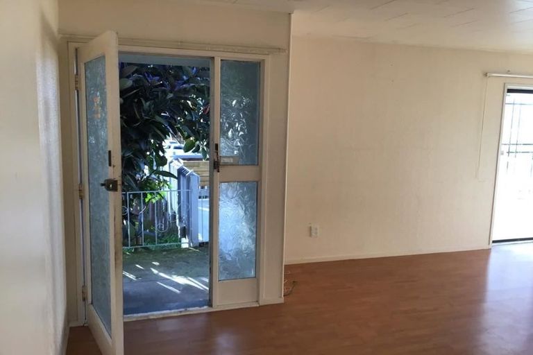 Photo of property in 53 Larissa Avenue, Henderson, Auckland, 0610