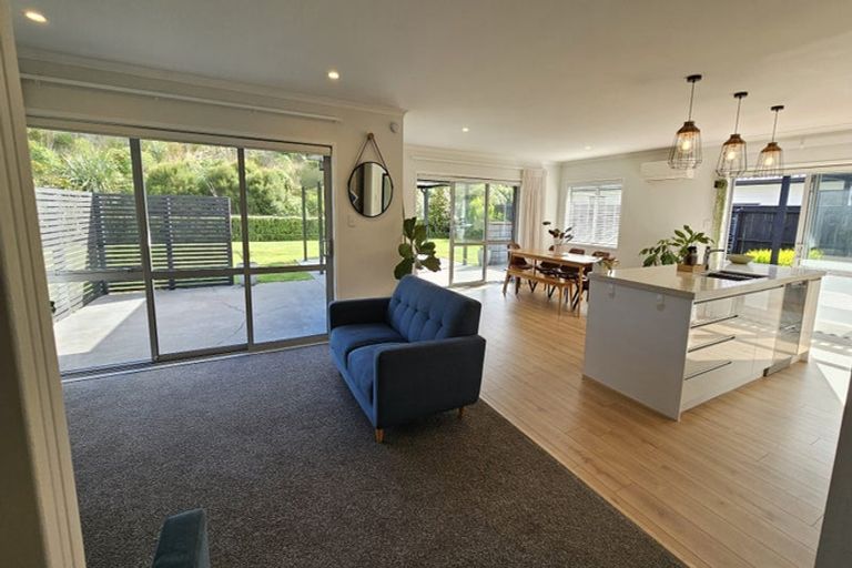 Photo of property in 13 Birdie Lane, Waiwhakaiho, New Plymouth, 4312