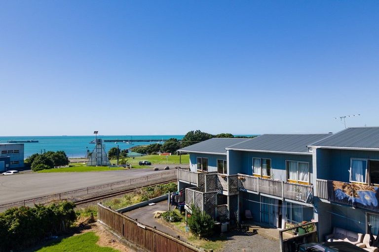 Photo of property in 38 Breakwater Road, Moturoa, New Plymouth, 4310