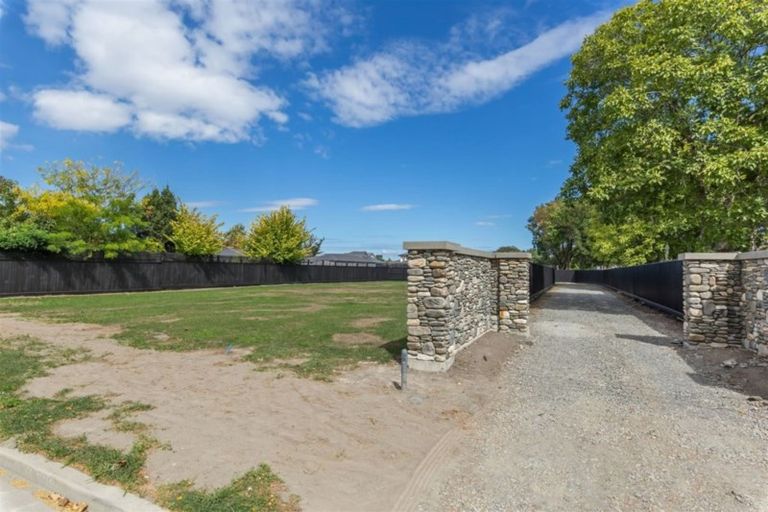 Photo of property in 409 Sawyers Arms Road, Harewood, Christchurch, 8051