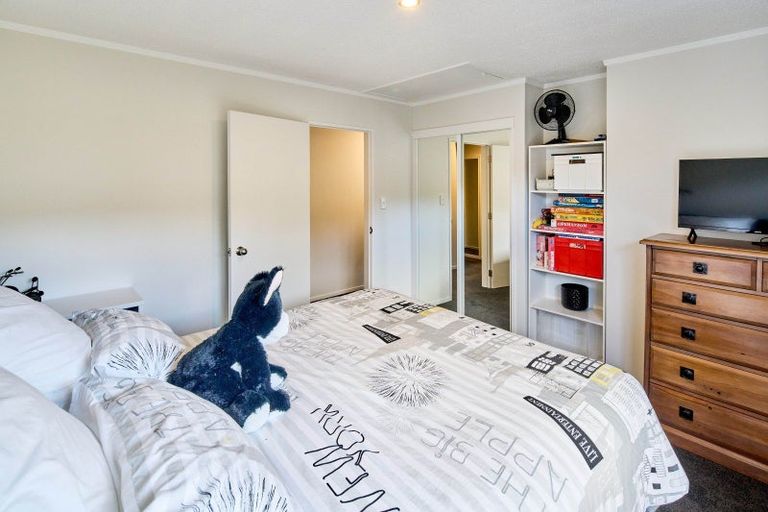 Photo of property in 23 Mcenroe Grove, Naenae, Lower Hutt, 5011