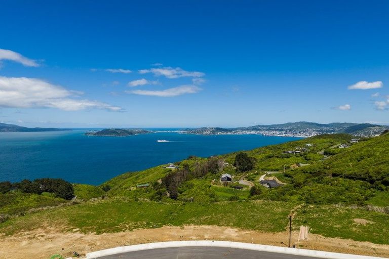 Photo of property in 31 Promontory Crescent, Newlands, Wellington, 6037