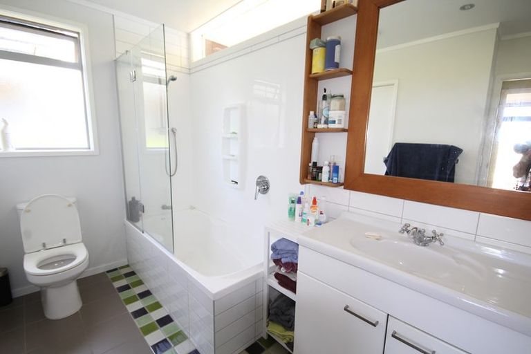 Photo of property in 5 Kaone Point Road, Matapouri, Whangarei, 0173