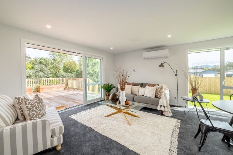 Photo of property in 3 Macrocarpa Lane, Carterton, 5713