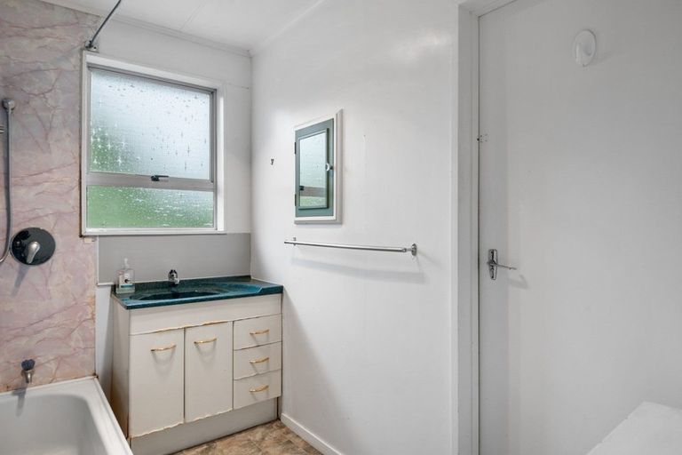 Photo of property in 2/42 Holdaway Street, Riversdale, Blenheim, 7201