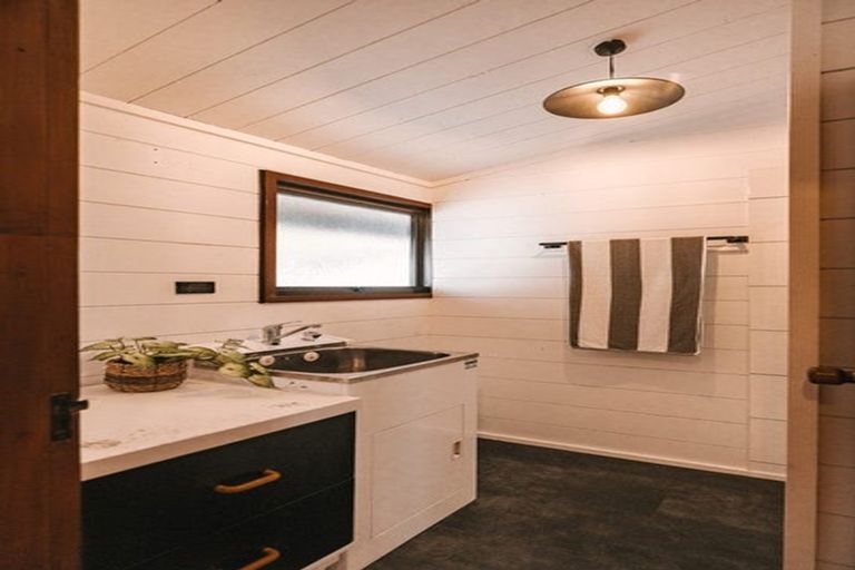 Photo of property in 12 Suzanne Grove, Kelvin Grove, Palmerston North, 4414