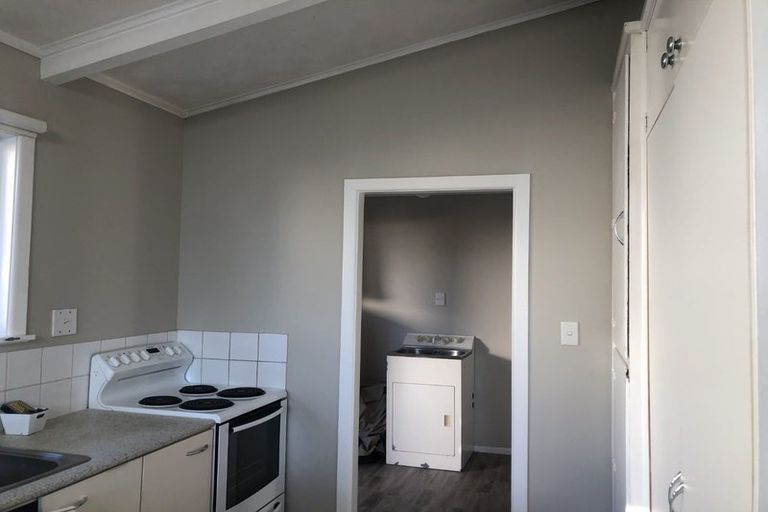 Photo of property in 19b Arrow Road, Forrest Hill, Auckland, 0620