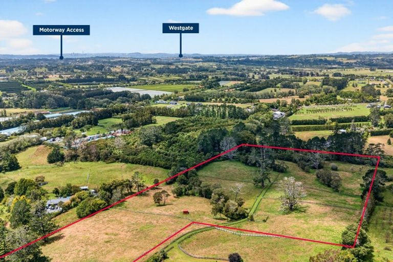 Photo of property in 11 Tawa Road, Kumeu, 0891