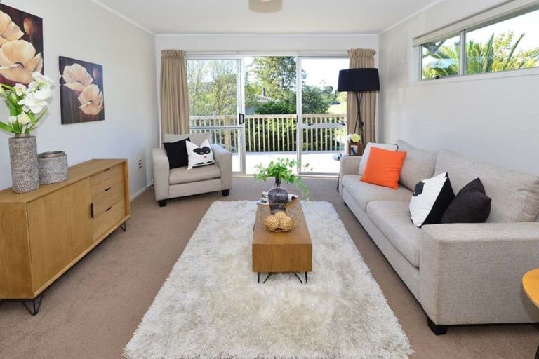 Photo of property in 2/10 Scarlock Avenue, Browns Bay, Auckland, 0630