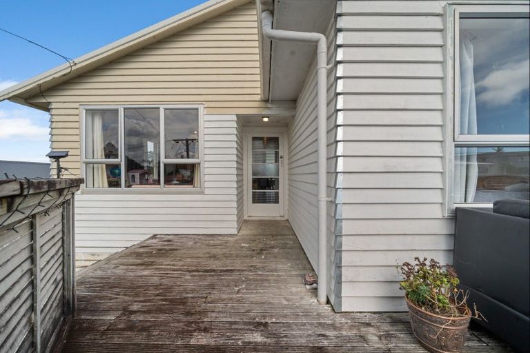 Photo of property in 132 Pioneer Road, Moturoa, New Plymouth, 4310