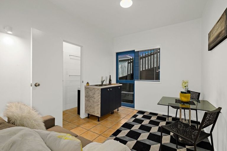 Photo of property in 15 Blethyn Place, Te Atatu South, Auckland, 0610