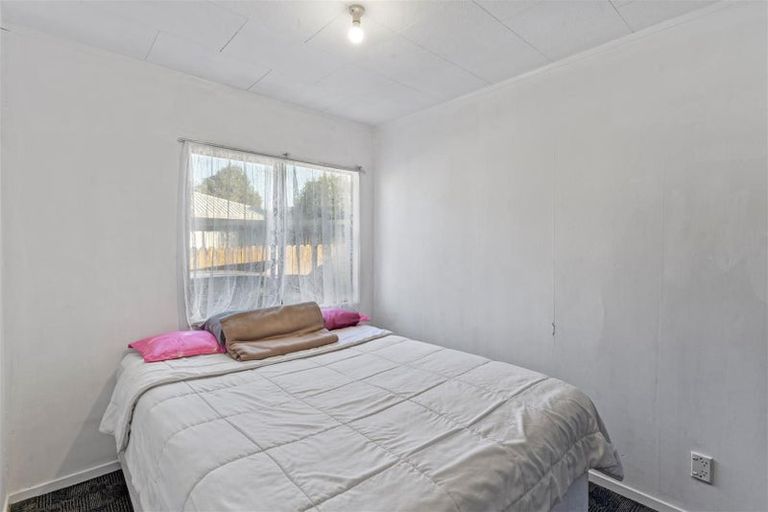 Photo of property in 1/22 Barneys Farm Road, Clendon Park, Auckland, 2103