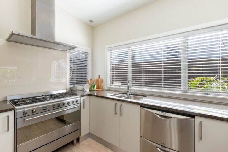 Photo of property in 11 Patiki Place, Omaha, 0986