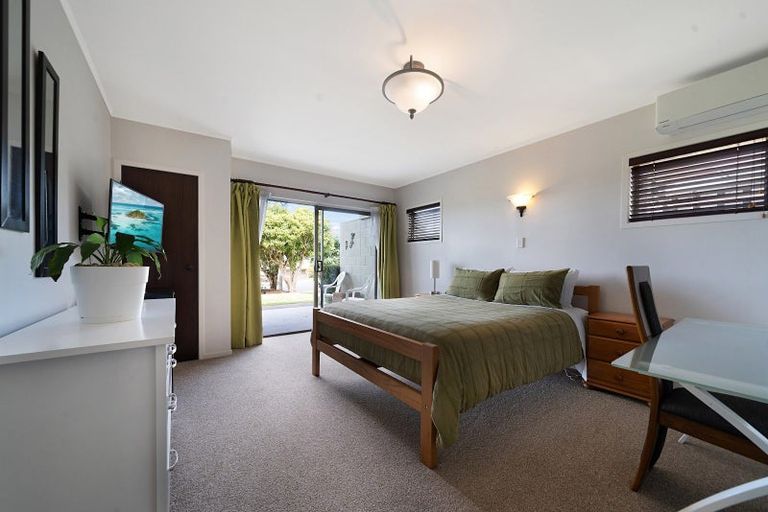 Photo of property in 180 Royal Road, Massey, Auckland, 0614