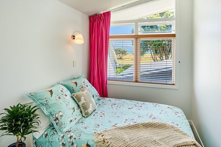 Photo of property in 25 Marine Parade, Eastbourne, Lower Hutt, 5013