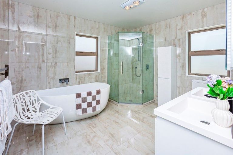 Photo of property in 1/175 Onewa Road, Birkenhead, Auckland, 0626