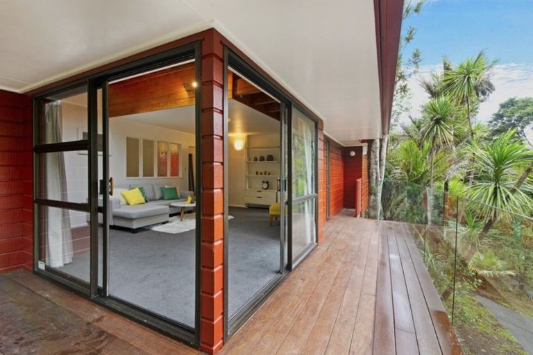 Photo of property in 64 Wood Bay Road, Titirangi, Auckland, 0604