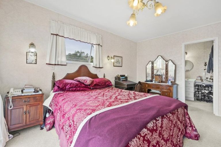 Photo of property in 31 De Luen Avenue, Tindalls Beach, Whangaparaoa, 0930